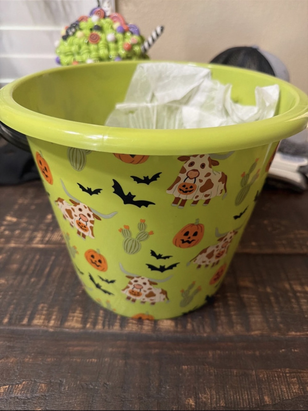 HEB Lime Green Halloween Candy Bucket with Jack-O'-Lanterns and Bats